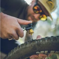 Lezyne Tubeless CO2 Blaster -Cube Fahrradladen CO2 Blaster 2019 04 15 Lezyne 407 1800x1800