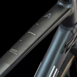 Cube Attain Deepblue´n´white -Cube Fahrradladen CUBE Attain deepblue n white 676100 3 1