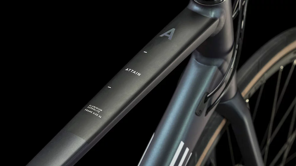 Cube Attain Deepblue´n´white 3 Cube Attain Deepblue´n´white – Bild 3